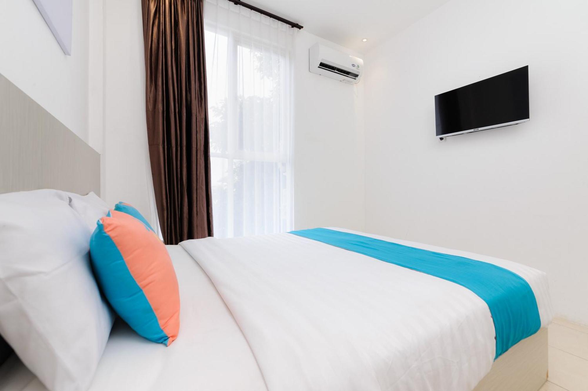 Sans Hotel La Vida Malang Ngadipuro Exterior foto