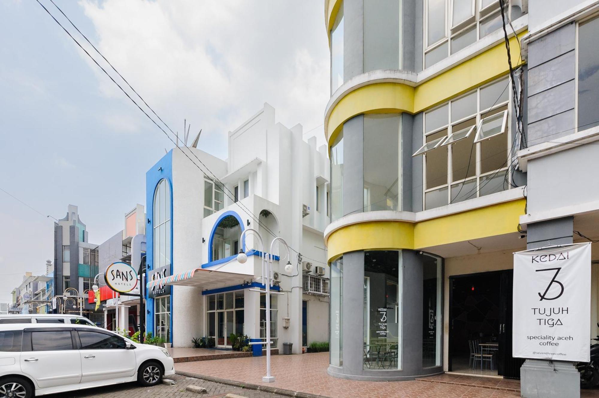 Sans Hotel La Vida Malang Ngadipuro Exterior foto